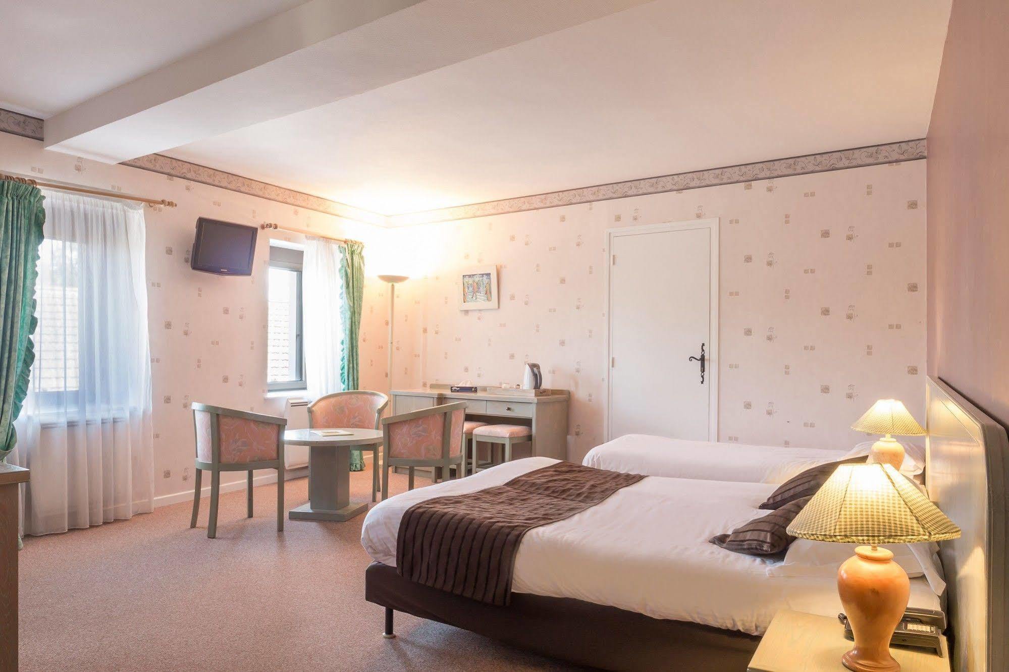 Hotel Restaurant Laurent Perreal Attignat Eksteriør billede