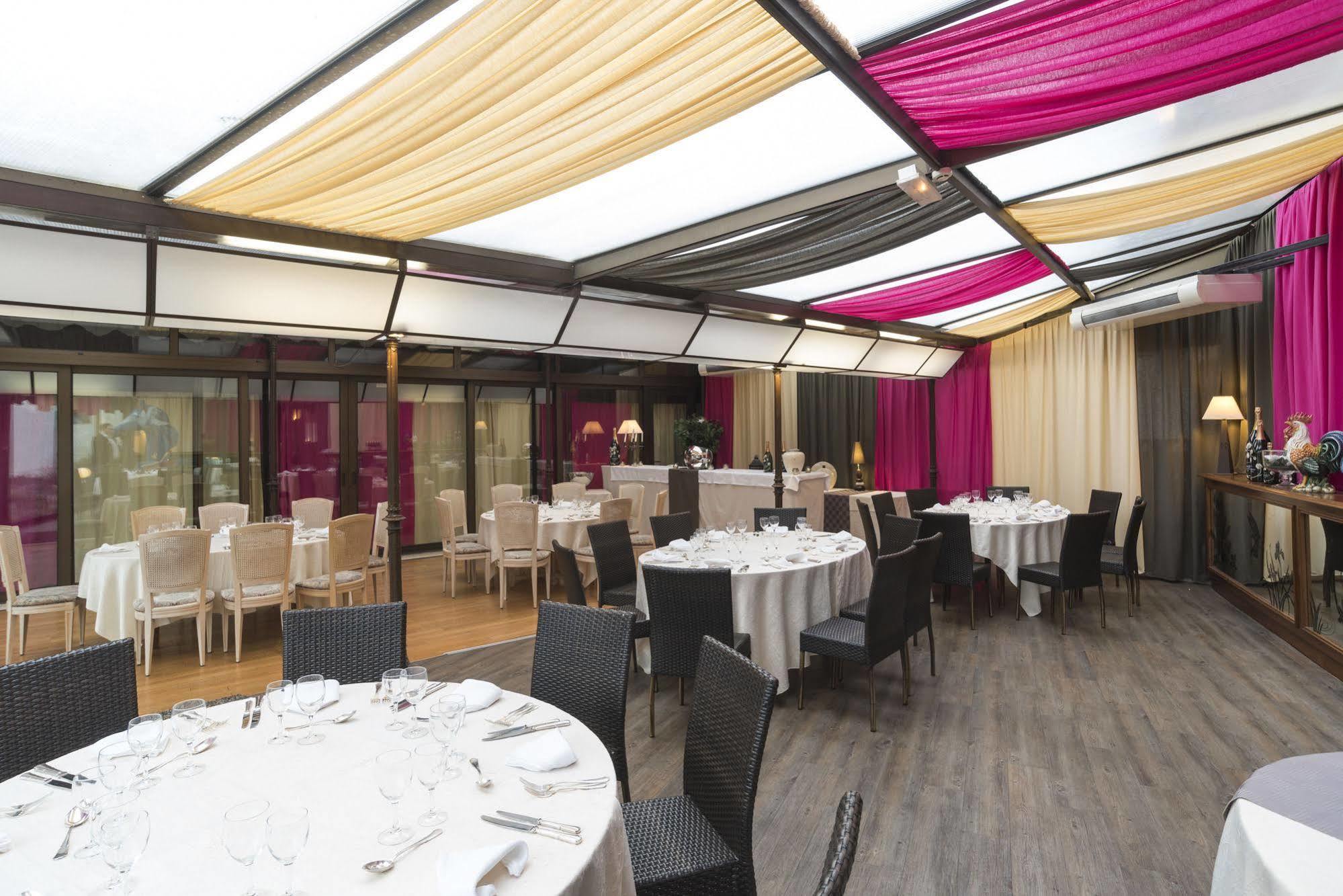 Hotel Restaurant Laurent Perreal Attignat Eksteriør billede