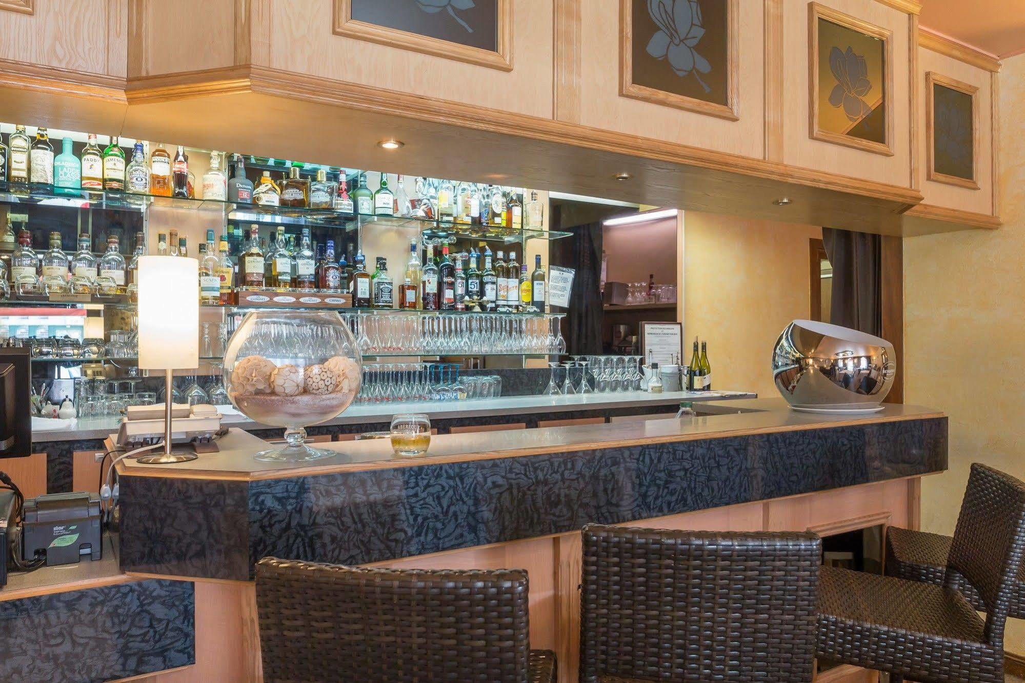 Hotel Restaurant Laurent Perreal Attignat Eksteriør billede
